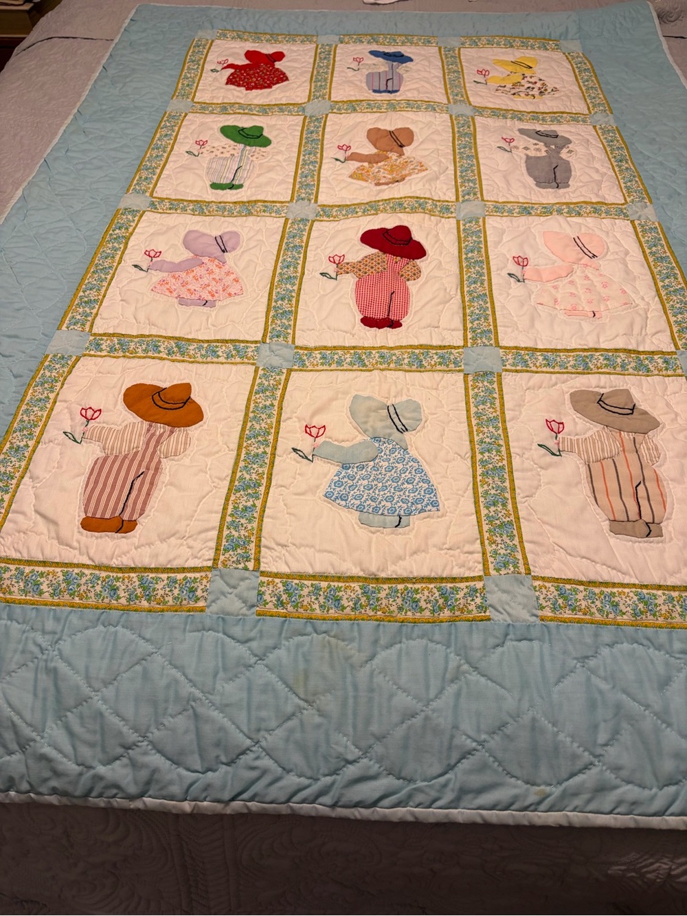 Vintage 1960s 1970s Handmade Applique Quilt 41x61 Sunbonnet Figures Blue